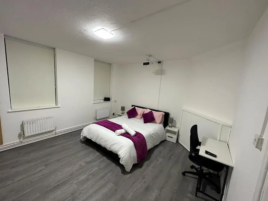 Super Double Bedroom Zone 1 London Apartment
